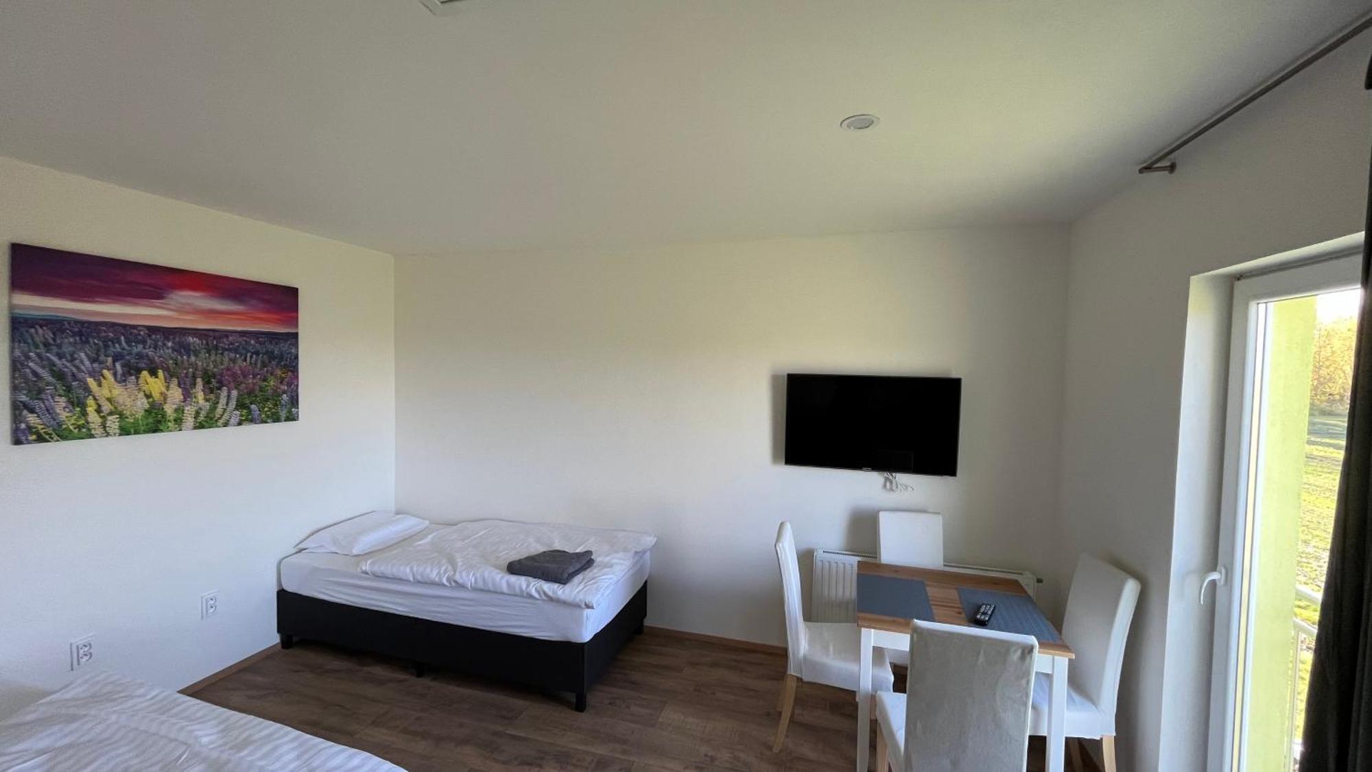 Apartment Golden Prague 78 Вестец Екстер'єр фото