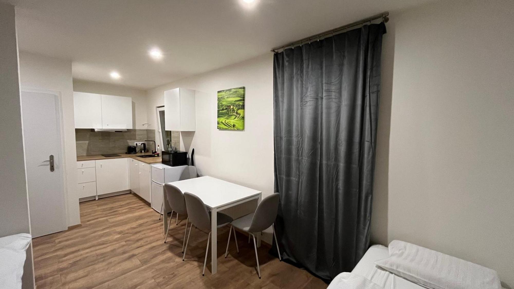 Apartment Golden Prague 78 Вестец Екстер'єр фото